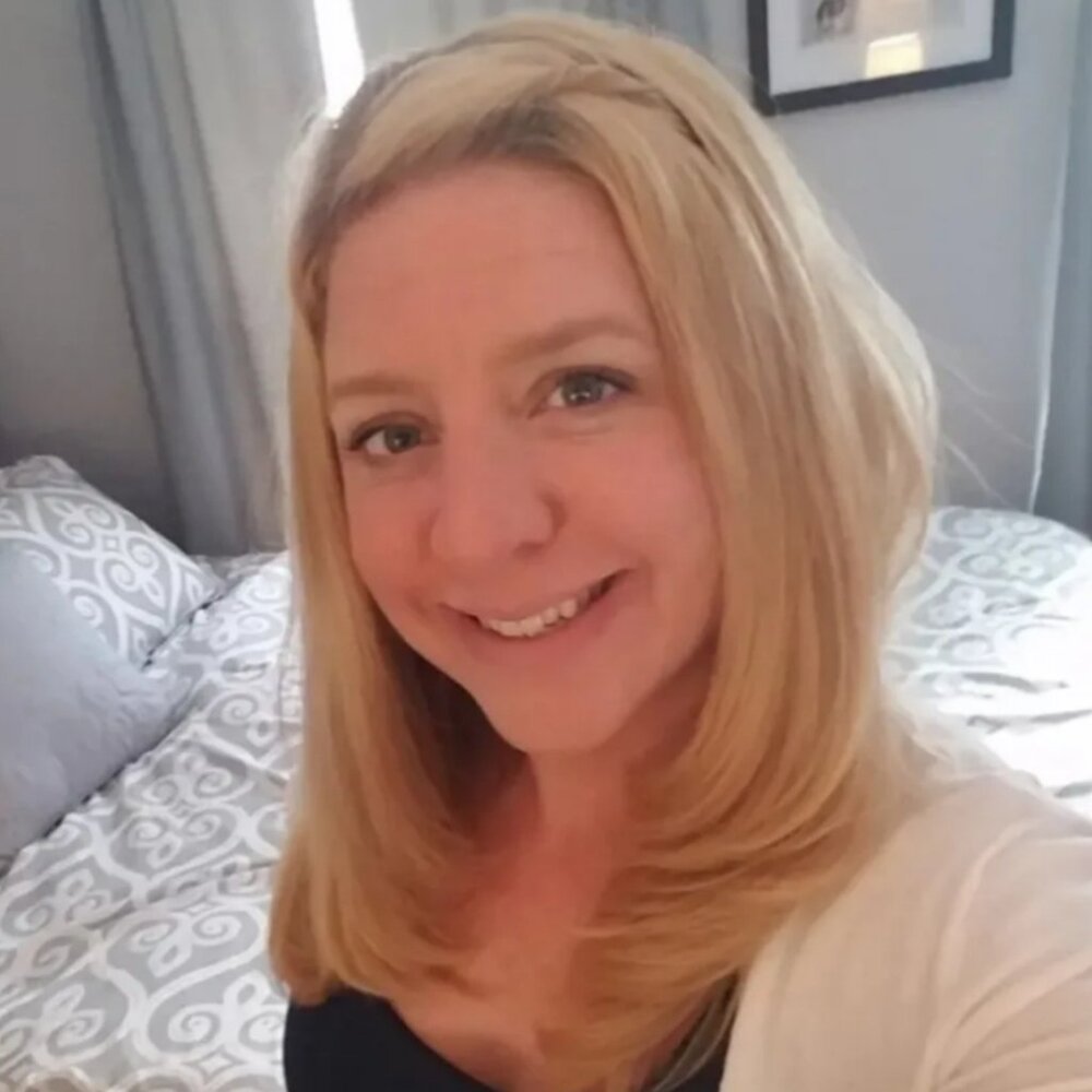 Meet your ⭐️Poshmark Ambassador⭐️ Debbie